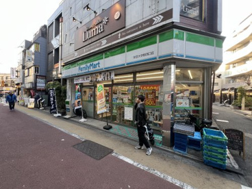 ファミリーマート学芸大学駅西口店の画像1