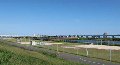 荒川四ツ木橋緑地の画像1