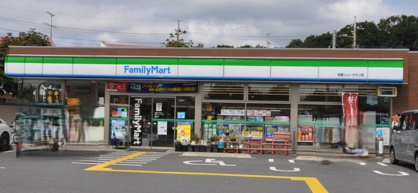 ファミリーマート 柏原ニュータウン店の画像1