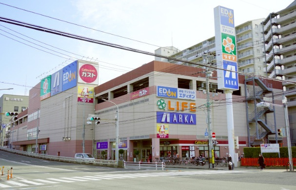 ライフ西代店