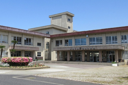 新潟市立阿賀小学校の画像1
