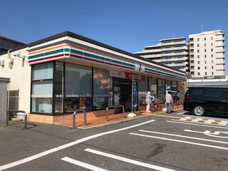 セブンイレブン大阪北島２丁目店の画像