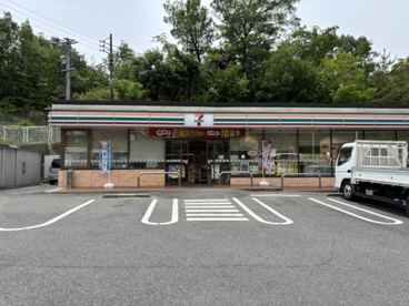 セブンイレブン 瀬戸萩殿町店の画像1