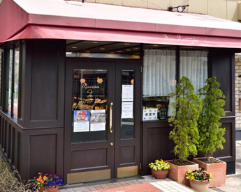 メゾン・ド・プティ・フール本店の画像1
