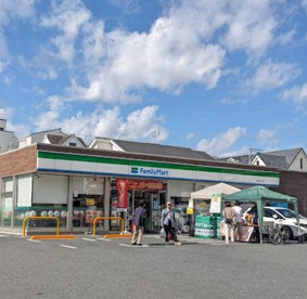 ファミリーマート 梅田四丁目店の画像1