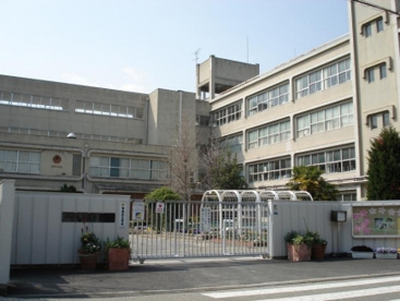 伊丹市立 花里小学校の画像1
