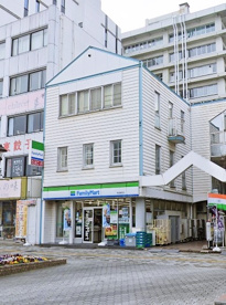 ファミリーマート 名古屋港店の画像1