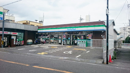 ファミリーマート 井高野一丁目店の画像1