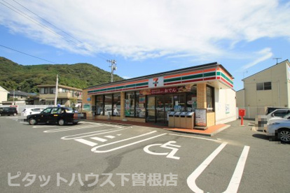 セブンイレブン小倉中吉田店の画像1