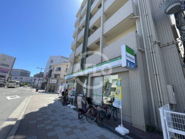 ファミリーマート 西三国4丁目店の画像1