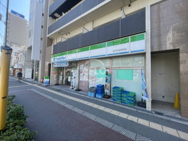 ファミリーマート 淀川区役所前店の画像1