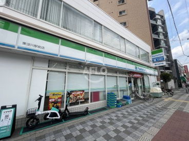 ファミリーマート 東淀川駅前店の画像1