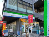 ファミリーマート 調布駅南口店