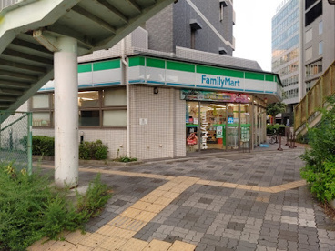 ファミリーマート 新大阪駅東口店の画像1