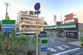 コンビニエンスストア ファミリーマート緑地公園駅西店