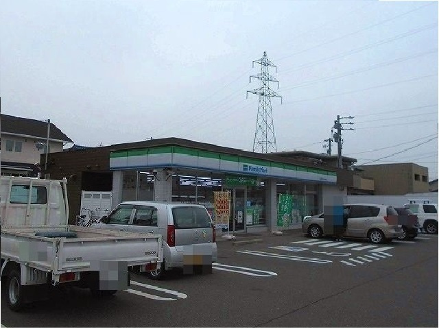 ファミリーマート西改田の上町店