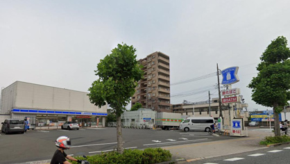 ローソン 稲城鶴川街道店の画像1
