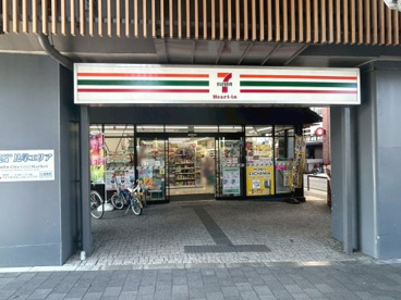 セブンイレブン ハートインJR梅小路京都西駅前店の画像1