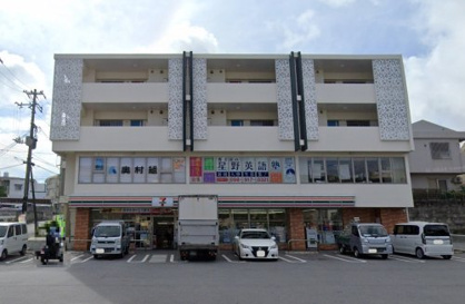 セブン-イレブン 那覇真嘉比2丁目店の画像1