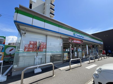 ファミリーマート 博多吉塚三丁目店の画像1