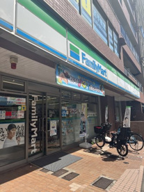 ファミリーマート 王子明治通り店の画像1