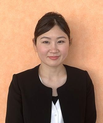 服部 りさ